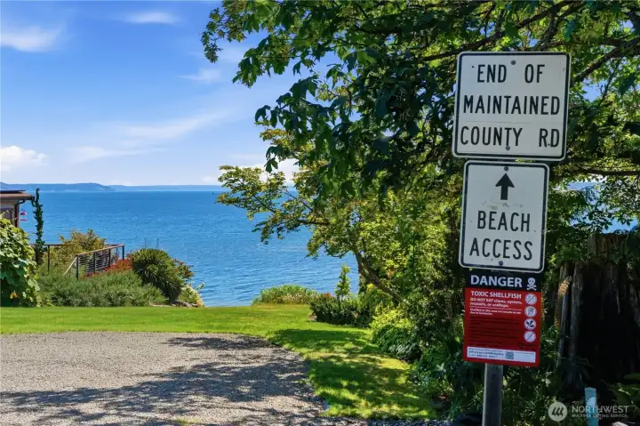 Community Beach access right out your back door! Community Beach access right out your back door!