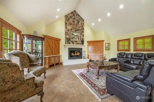 Large Great room area with natural gas fireplace and soaring vaulted ceilings