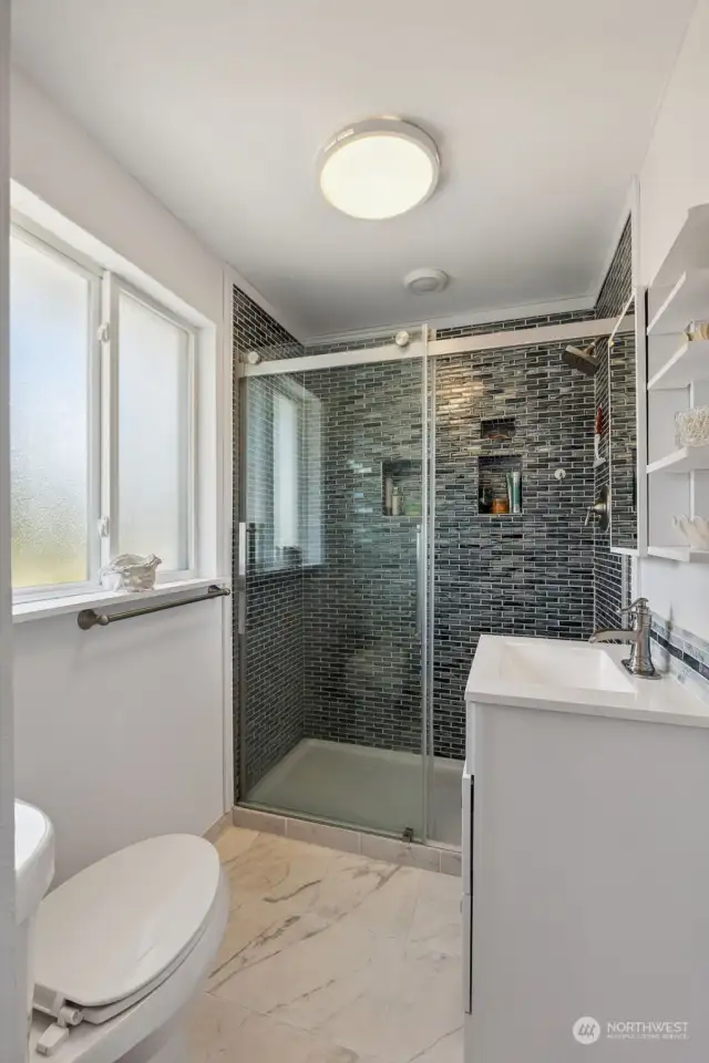 Gorgeous updated primary bath w/heated floors!