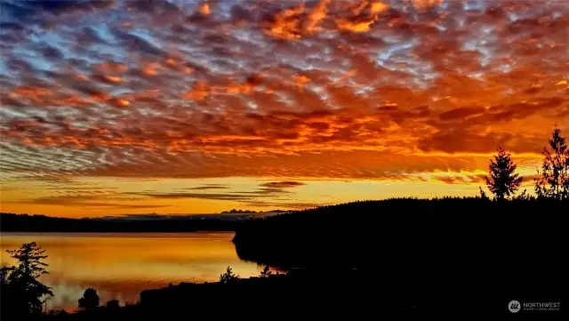Great sunset picture taken by the sellers. You can see the Olympics in the background..