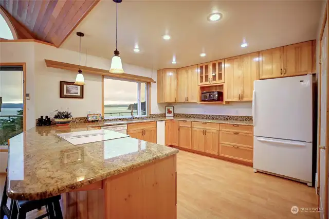 Great oversized kitchen..