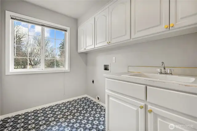 Nice laundry room with new flooring