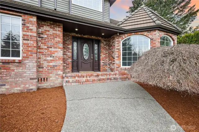 Fresh bark and manicured front door
