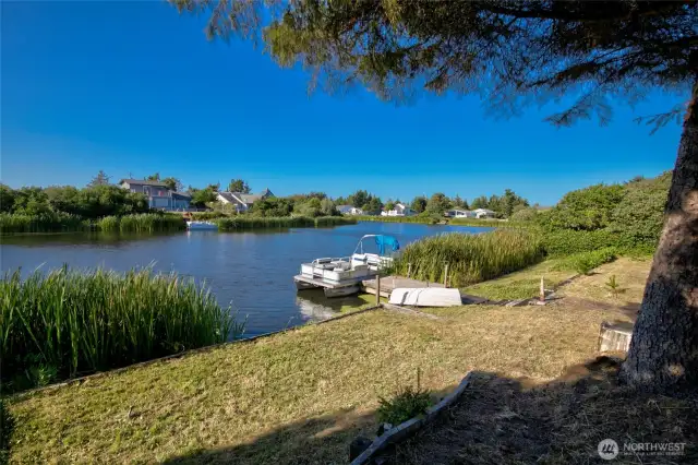 The fresh waterways offers you 23 miles of connecting canals and lakes.