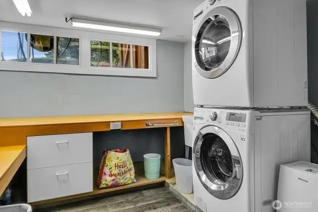 Lots of folding area. The utility sink is partially hidden by the washer...