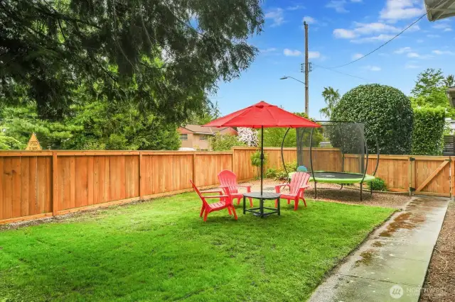 West facing side yard.