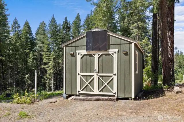 Detached shed is great extra storage!