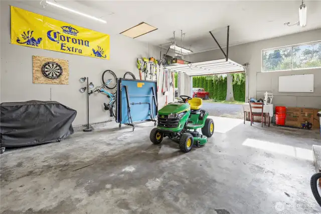 3rd bay plus large shop area