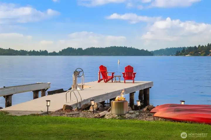 Deep water dock perfect for relaxation & play!
