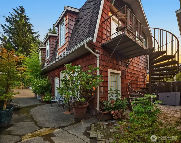 Detached garage and upstairs apartment