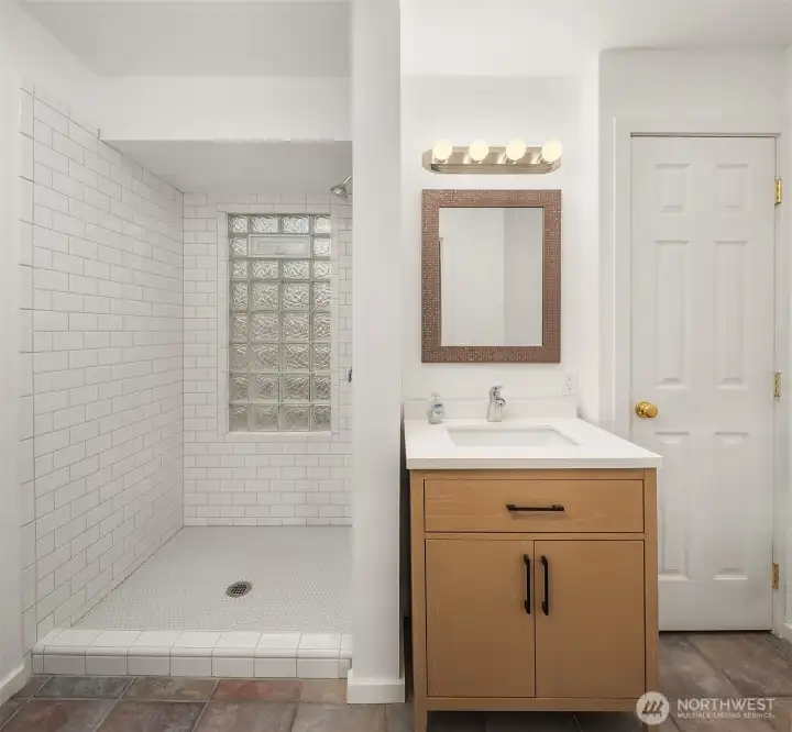 Apartment 3/4 bath