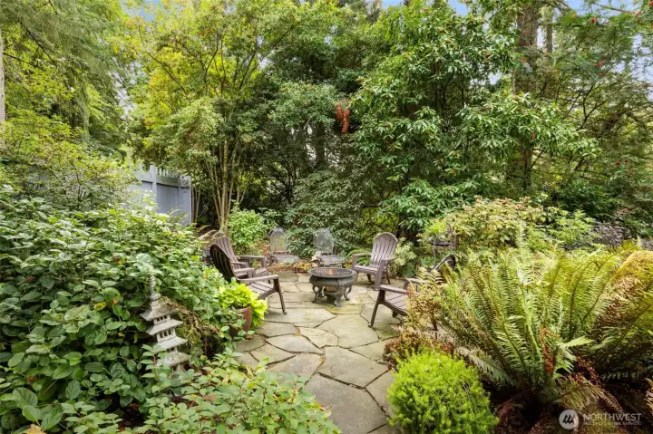 Fire pit area ideal for entertaining