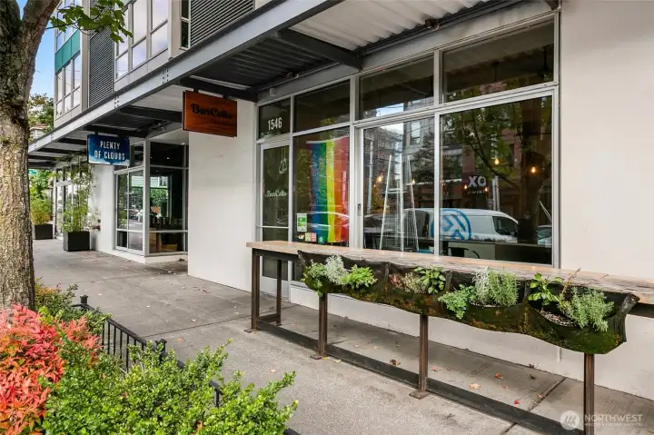 Your favorite restaurants and cafes is within walking distance.