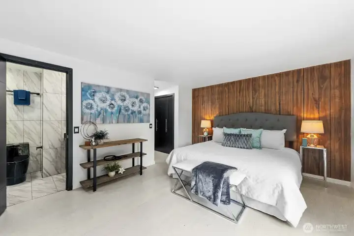 Primary suite with beautiffuly remodeled bathroom