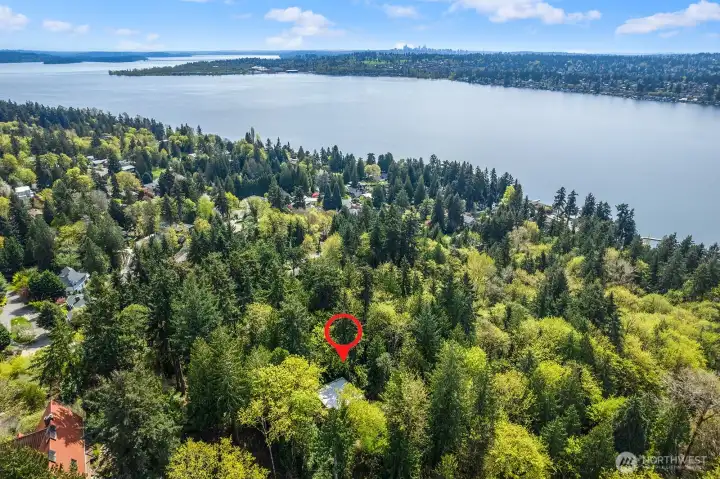 Lake Washington School District.  Minutes to Schools, Tech centers, Totem Lake Village, Juanita Village & more!  Enjoy all that Holmes Point and Kirkland have to offer! And explore 600+ acres of parks and protected forests nearby.