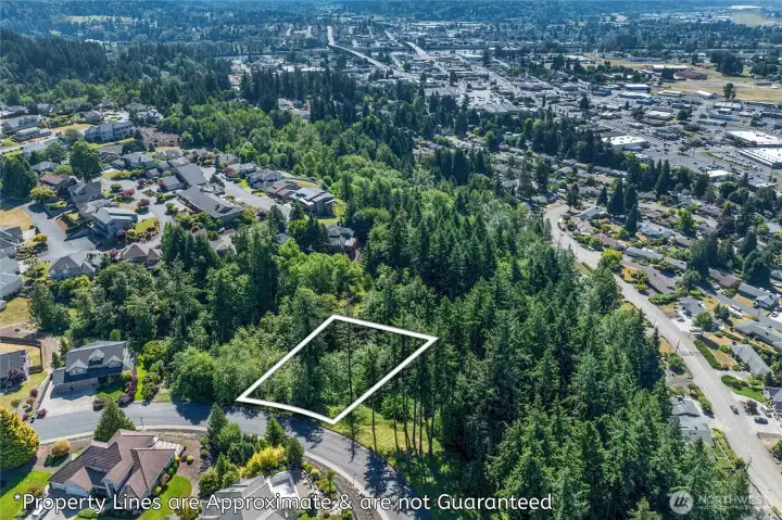 Great lot close to town