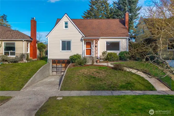 North Tacoma Craftsman w/ Great bones!