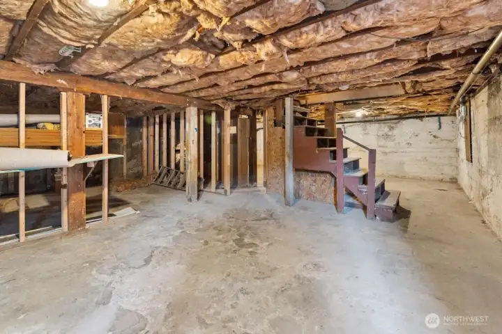 Huge unfinished basement - plumbed... Huge unfinished basement - plumbed...