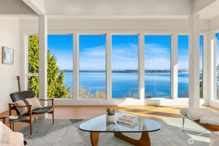 East-facing views of Seattle and Cascades East-facing views of Seattle and Cascades