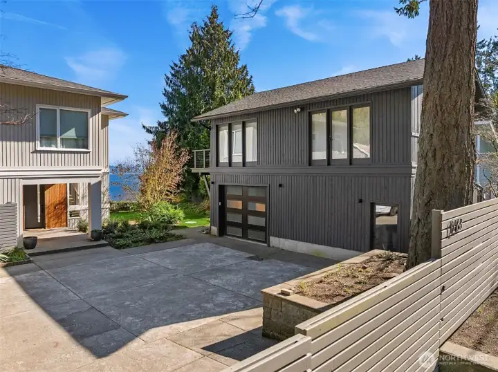Garage with large bonus space Garage with large bonus space