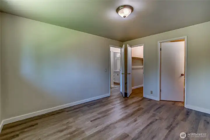 Primary bedroom with an en suite bath and a walk in closet. Primary bedroom with an en suite bath and a walk in closet.