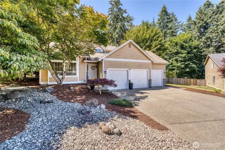 This one owner home is ready for a new owner. Great location in High Ridge View near the bridge for easy commute. This one owner home is ready for a new owner. Great location in High Ridge View near the bridge for easy commute.