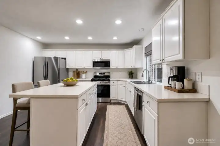 Stainless steel refrigerator, gas range, microwave and dishwasher are all brand new! Ready for a new homeowner! Stainless steel refrigerator, gas range, microwave and dishwasher are all brand new! Ready for a new homeowner!