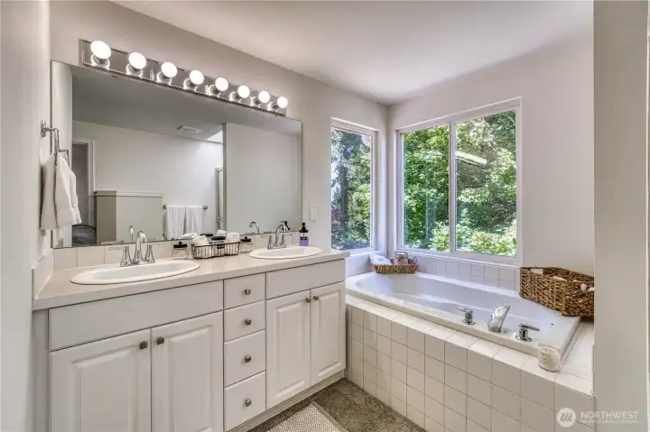 Primary bath with new sinks and fixtures and large soaking tub as well as a large walk in closet. Primary bath with new sinks and fixtures and large soaking tub as well as a large walk in closet.