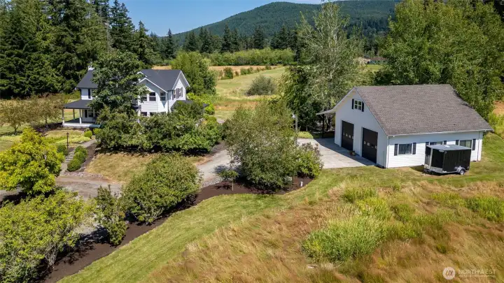 Situated on 4.77 private acres less than 15 minutes from town Situated on 4.77 private acres less than 15 minutes from town