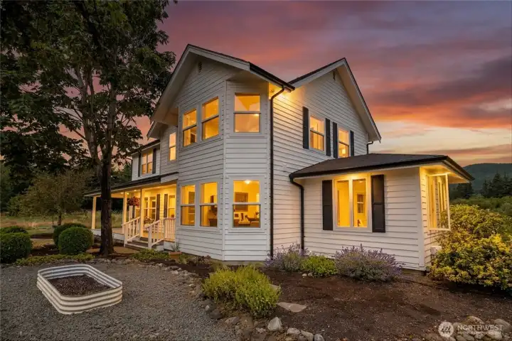 This warm and inviting home awaits you This warm and inviting home awaits you