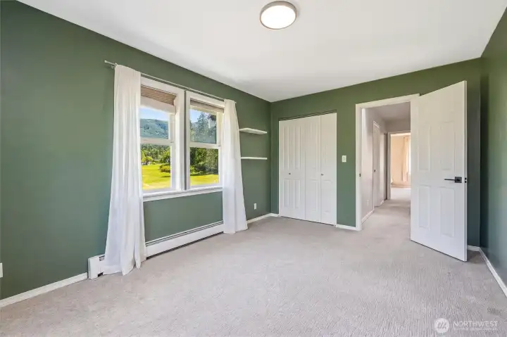 The green bedroom is spacious The green bedroom is spacious
