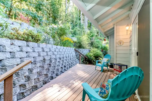 Trex® eco-friendly composite deck east facing backyard