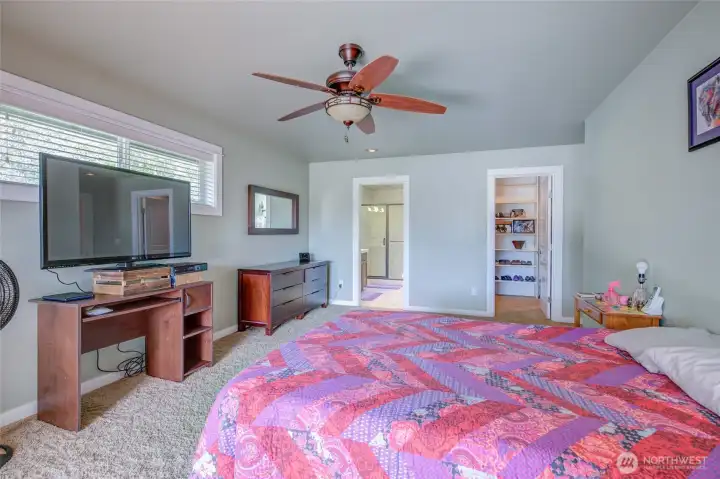 Primary suite also has an en-suite bath and walk in closet.