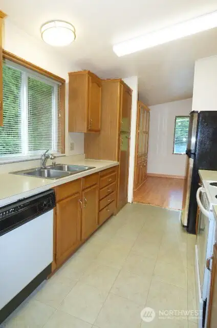 Galley kitchen - appliances stay.