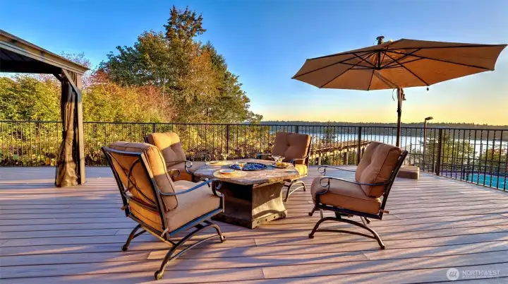 Trek deck with lake views off kitchen and dining areas