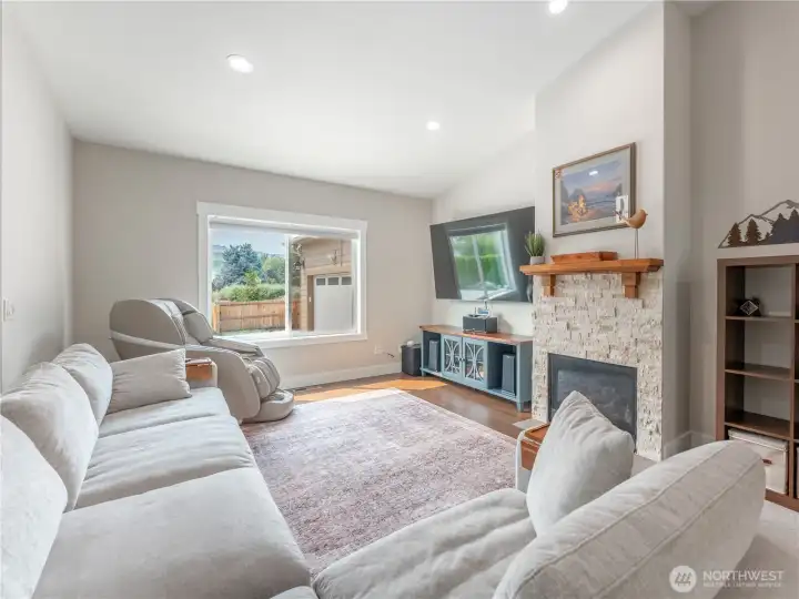 Living Room w/fireplace