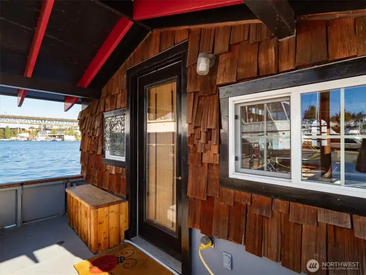 Board the houseboat and instantly find fixtures of convenience: a kayak storage spot and the perfect place to exit onto the lake in one.