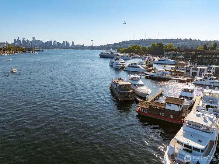 Lake waters and skyline peeks are in store from this thoughtful houseboat.