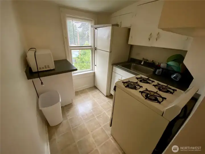 Unit Three studio - Kitchen