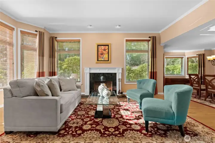 The ultimate welcoming first impression. With windows to fill up every wall, this home gleams in the sunlight!