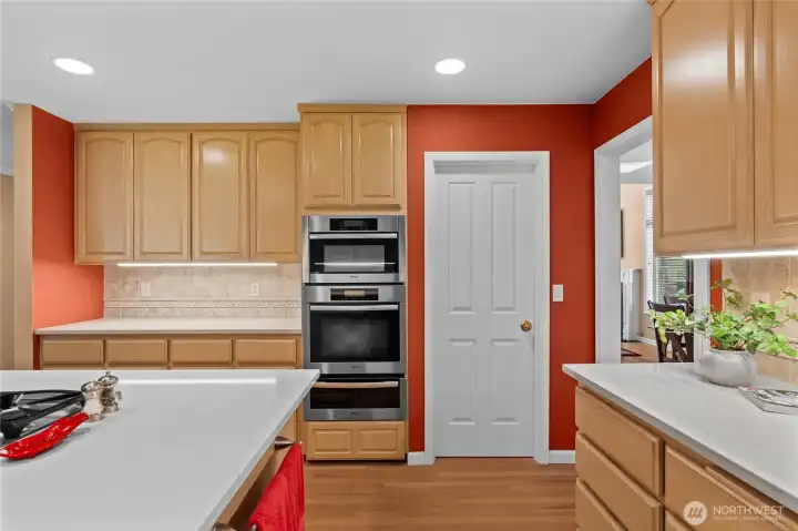 Paired with a walk-in pantry, this kitchen's storage is the real deal!