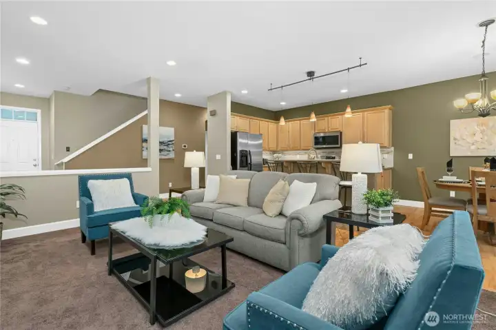 Impeccably cared for, w/9' ceilings on main