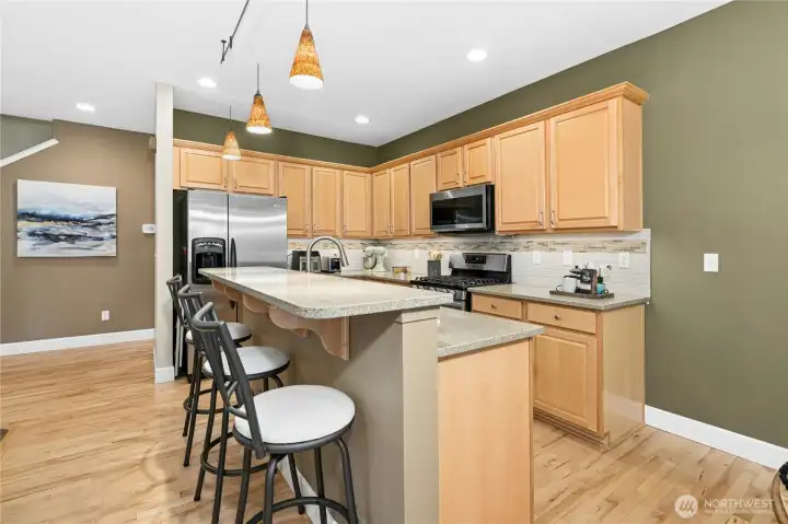 Maple cabinets w/tile backsplash