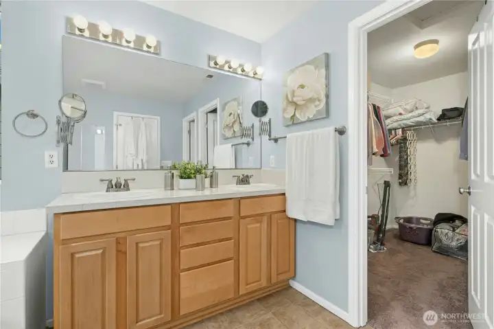 Double sinks, and good size walk-in
