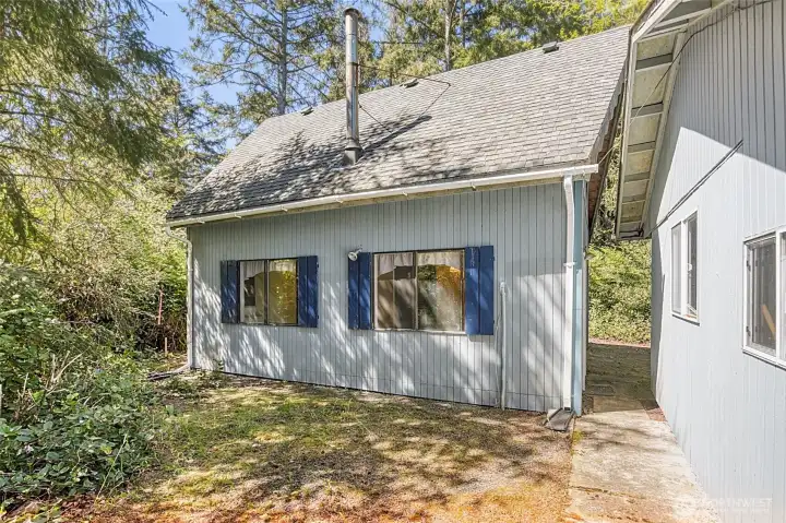 Detached Garage