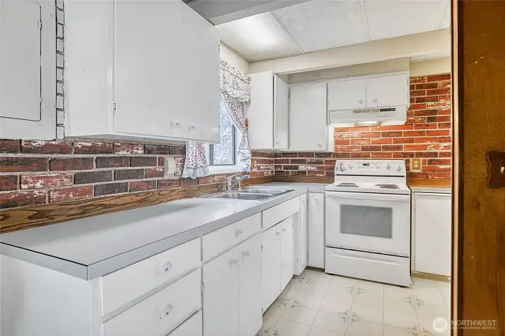 Full Kitchen