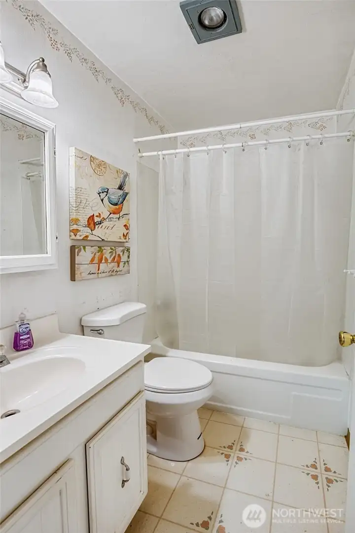 Full Bathroom - Shower + Bathtub