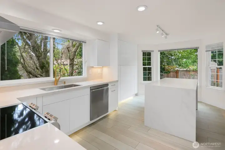 Kitchen Toward Bay Window with View of West-facing Front Yard