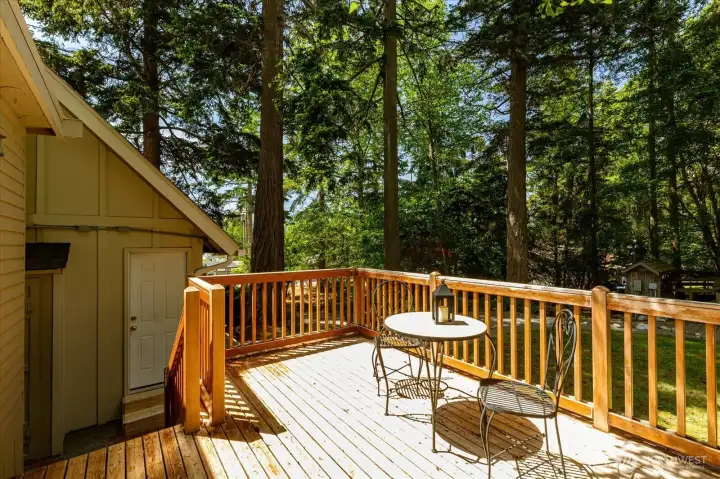 Deck of the laundry/multi-purpose shed