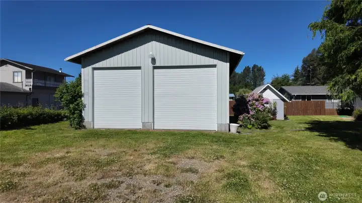 Metal roof shop for home business, hobbies, and more. Metal roof shop for home business, hobbies, and more.